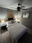 Spacious and cozy pet friendly chalet w/ hot tub & garden sauna - homestay