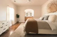 Charming home walking distance from downtown Kanab, w/King Suite - Kitchens