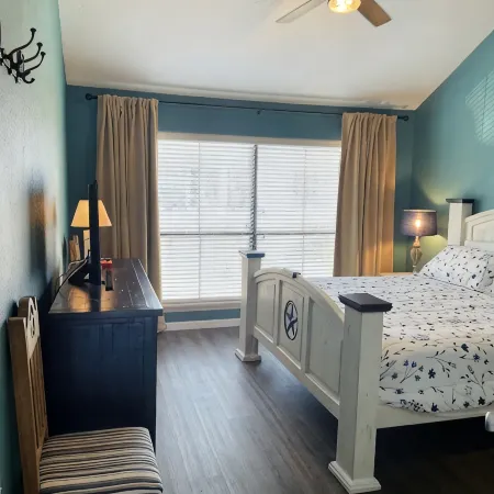 New! Lakefront 2-bedroom Condo. Newly remodeled.