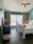 New! Lakefront 2-bedroom Condo. Newly remodeled. - Balkoner
