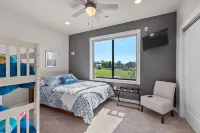 Malibu of the Midwest Condo steps from the Lake - Balcony