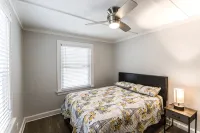 Spacious 3 bedroom home near KUMED and Westport in Kansas City - Bintang 2