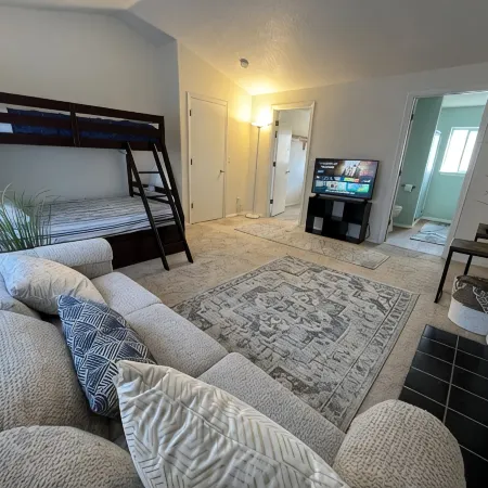 Cozy 4B House with Pool Table, Near Nike/Intel, 10miles to downtown Portland
