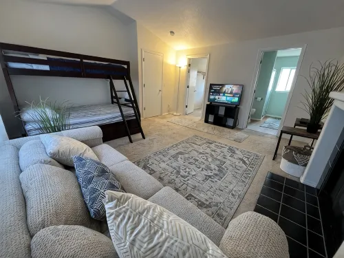 Cozy 4B House with Pool Table, Near Nike/Intel, 10miles to downtown Portland - 2 ดาว