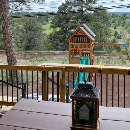 Spacious Chic Cabin with Gorgeous Views, Outdoor Lounge, Family Friendly