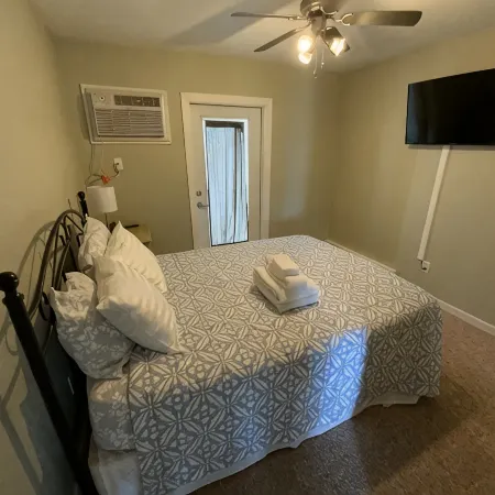 BEACHSIDE GETAWAY IN SHEBOYGAN