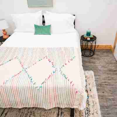 Cozy 1 BD rental home in Historic Tree Streets Rooms