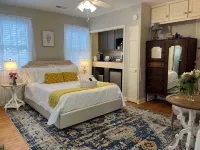 Downtown Summerville Historic District Studio - Boutique