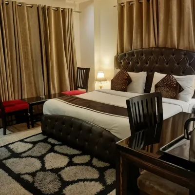 كاران هوليدايز Hotels near شمال دلهي