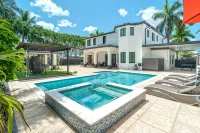 Tropical deluxe villa- weekly and monthly discounts available - Wi-Fi