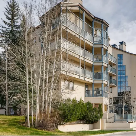 Spacious 2BD + Den, Ski In OutIn the Heart of Beaver Creek VillagePool jacuzzi