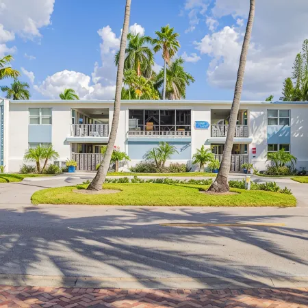 1 Block to Beach, Heart of Old Naples, Newly Renovated, Perfect Location