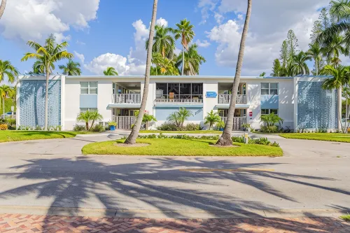 1 Block to Beach, Heart of Old Naples, Newly Renovated, Perfect Location - Private Pools