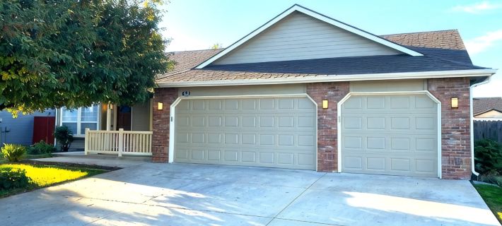 Charming, Newly remodeled, 3+Br/2Ba house, with office, in Meridian Hotels in Ada County