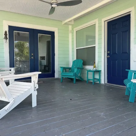 1 Minute Walk to Ocean-Charming Downtown Beachside Home with Mother-In-Law Suite
