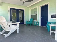 1 Minute Walk to Ocean-Charming Downtown Beachside Home with Mother-In-Law Suite - บังกะโล