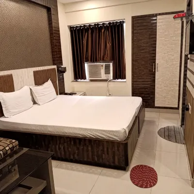 Diamond Plaza Hotels near Prinsep Ghat