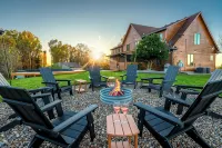 Luxe Bourbon Trail Cabin– Hot Tub/Pickleball/Fire Pit/Pool/Game Room - 4-Star