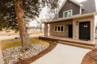 Cozy, upstairs, fully remodeled 1-bedroom apartment. With AC and WiFi - 3-Star