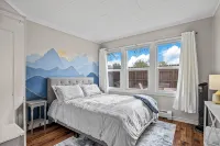 Pet & Family Friendly Downtown Montrose-20 Minutes to Black Canyon National Park - 3-Star