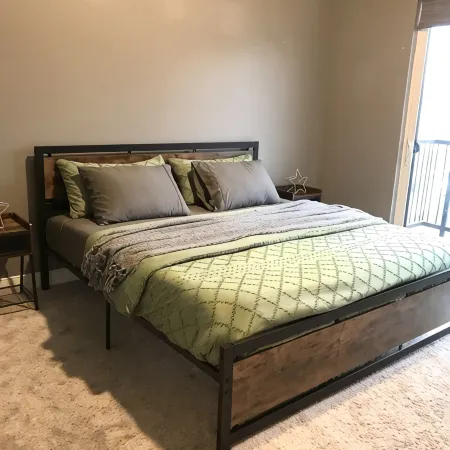 Stylish & Central Townhome-Perfect for Groups!