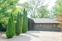 Newly Remodeled True Log Cabin | Fire Pit | Bike In-Bike Out - Alphydda