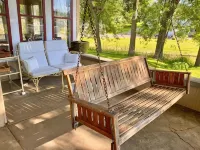 Colorful getaway in friendly Driftless village - 3-Star