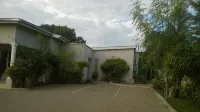 Comfort Palace Guesthouse Kasane - С баром