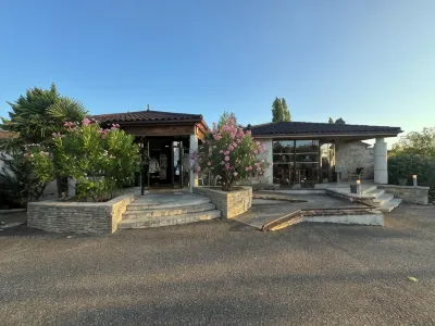 Logis Hotel la Bergerie Hôtel 3 étoiles Restaurant Savoureux Hotels in Lot