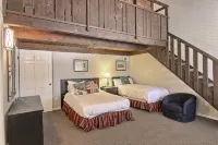 Completely Renovated 3 Br + Loft Mountain Villa - 2nd Floor - 4-Star