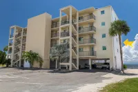Ocean front with private beach and pool - Apartments