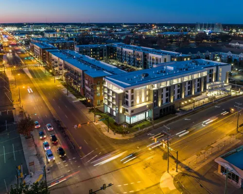 Courtyard Richmond Scott’s Addition Hotels near Blue Bee Cider