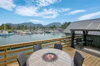 Canadian Princess Lodge & Marina - Mountain view