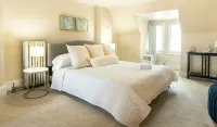 Bluff Row. Historic Row Home in Cathedral Square. Downtown Dubuque. - بيت ضيافة