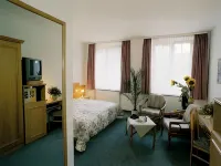 Land- Und Golfhotel Alte Fliegerschule - Boutique