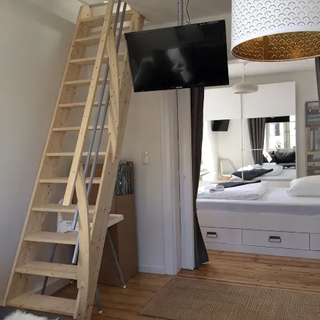 "Seelenstreichler" - 54 sqm with large sunny balcony and wood-burning fireplace - central