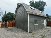 Downtown Cody Barn BnB; Sleeps 2 w/ A/C! - Homestays