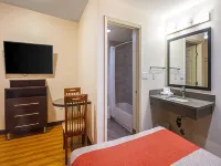 Motel 6 Hesperia, CA - East - parking
