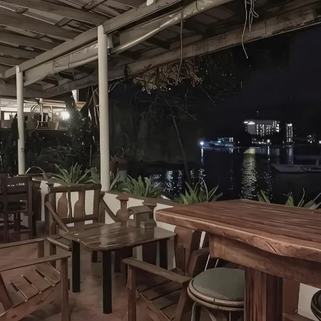 Harleys Pub and Hotel