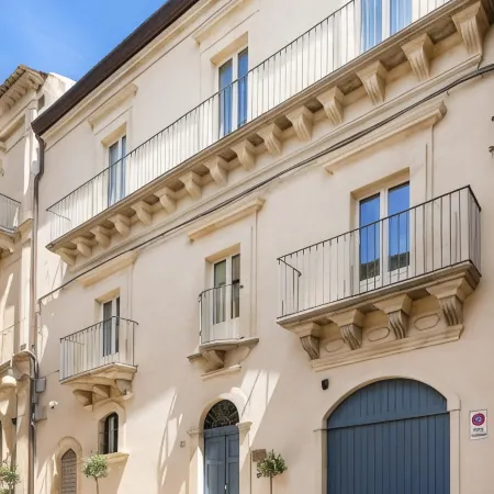 P43 Sicilian Suites