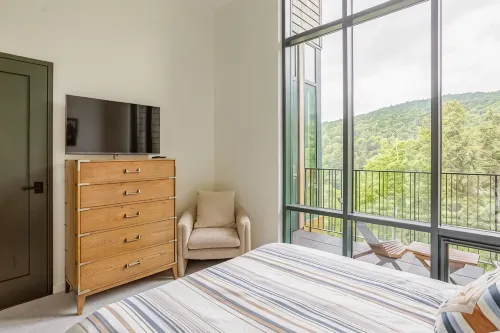 Spruce Peak resort Ski In Out with Views - Boutique