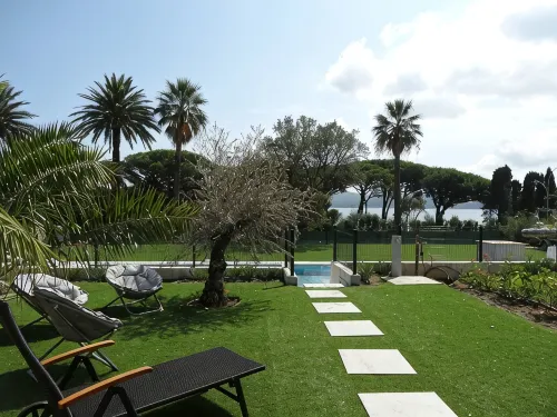 Gorgeous contemporary villa with a great view - located in front of Saint-Tropez - 3 estrellas