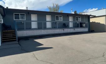 West Castle Motel
