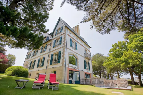 Villa Tri Men Hotels in Combrit