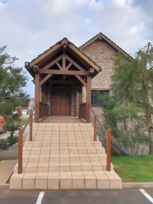 Brit Hotel Dak Hotel Отели в г. Маньи