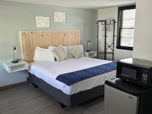 Harborside Suites