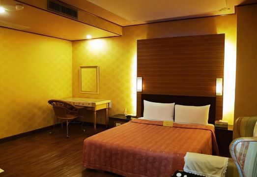 호텔 리-찬 주변 야시장 풍경