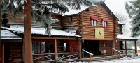Lumbermen's Village Hotel di 