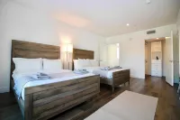 Los Angeles Deluxe Suites with Free Parking