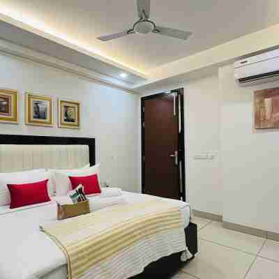 BluO 3BHK Golf Course Road Balcony Lift Rooms